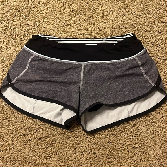 Discontinued Lululemon Speed Up Shorts - Picture 1 of 3